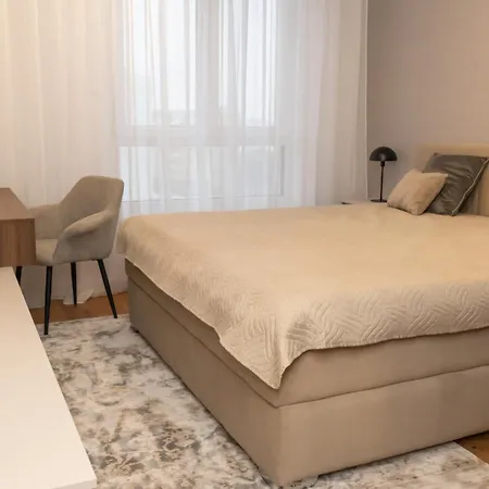 Skyline Free Parking Apartment *