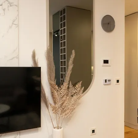 Skyline Free Parking Apartment *