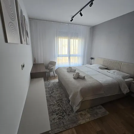Skyline Free Parking Apartment Novi Sad